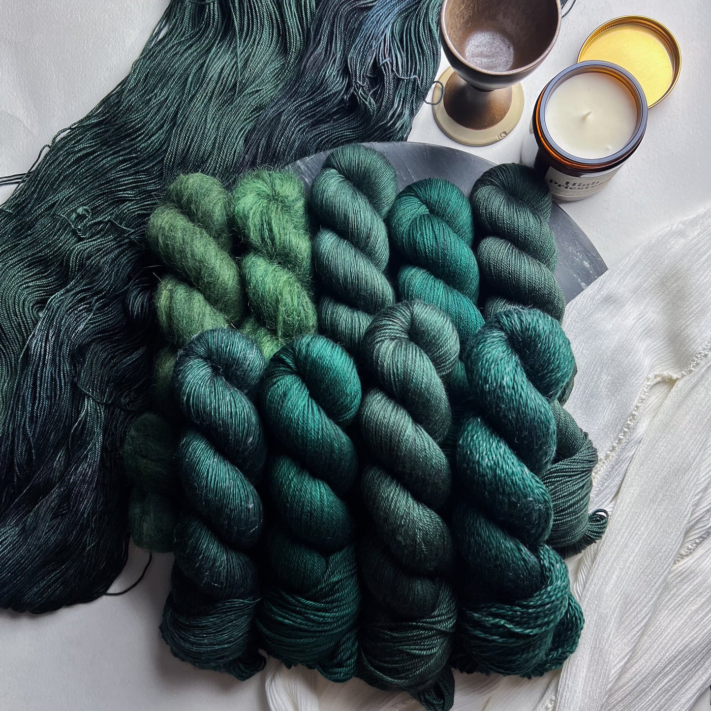 Envy on One Bed (Merino Linen) Worsted
