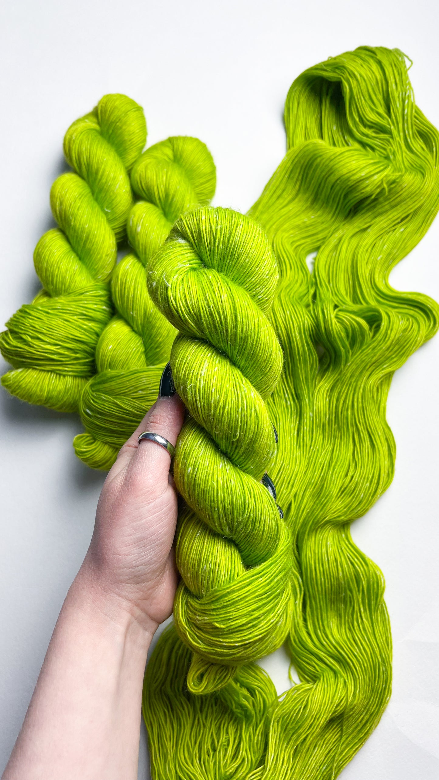 Sleeping Death on One Bed (Merino Linen) Fingering